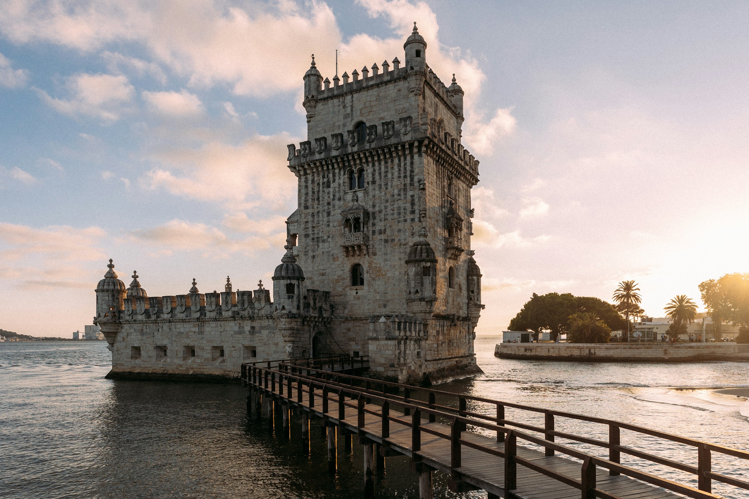 Torre de Belém ao fim da tarde, junto ao Tejo